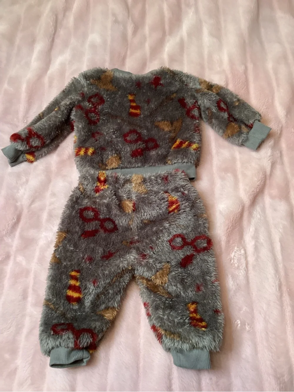 Super Fluffy Cozy Gray  Kids Matching Set - Gryffindor Motif